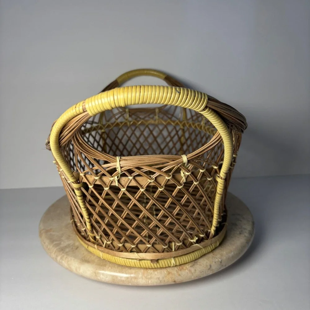 Vintage‎ Wicker Rattan Bread Basket Medium Brown Yellow Boho Lattice Weave